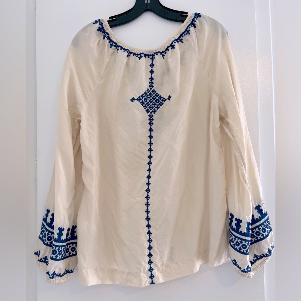 💙 Lucky 💙 Embroidered Cream and Blue Women's Top. Size M - Picture 3 of 4